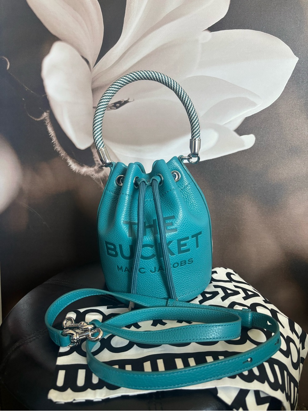 Marc Jacobs The Bucket Small Leather Drawstring Handbag in Teal